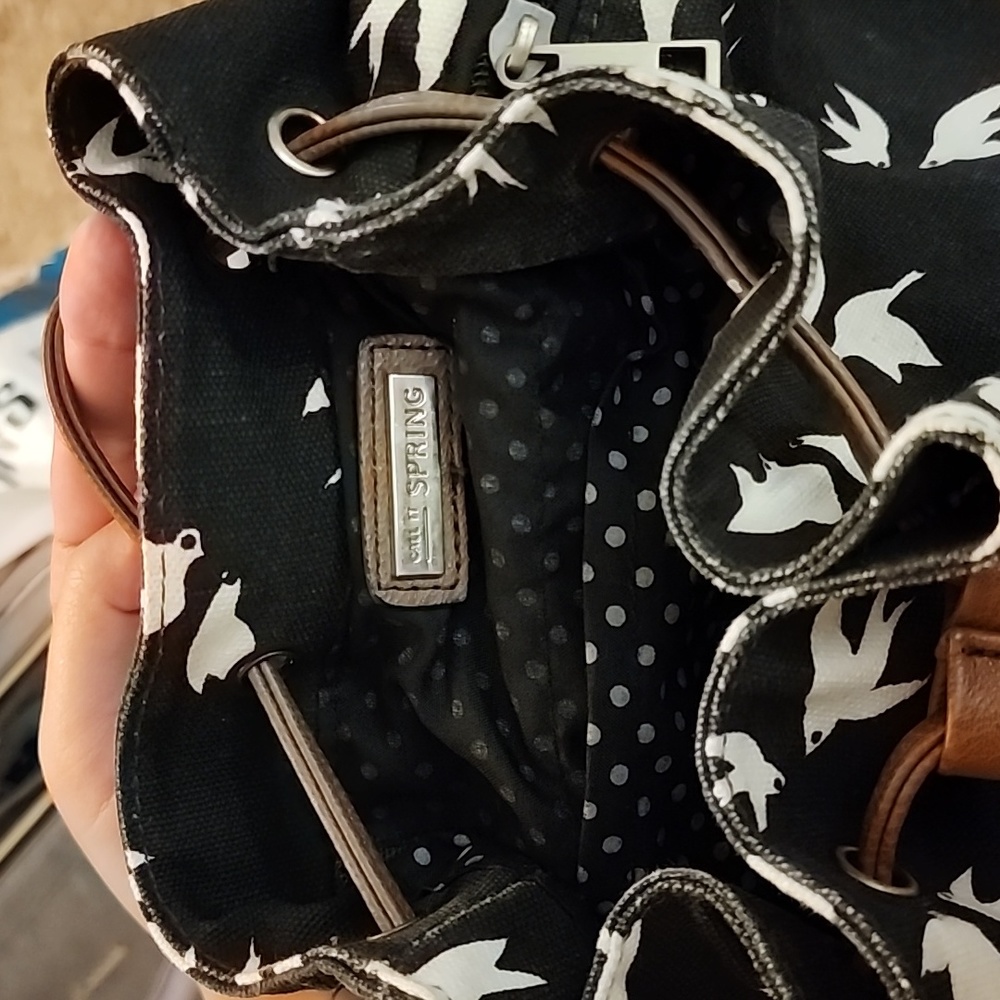 Call it Spring back pack - Picture 4 of 4